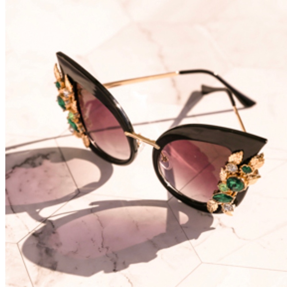 Blue cat eye butterfly rhinestone bling embellished sunglasses. - Picture 15 of 15